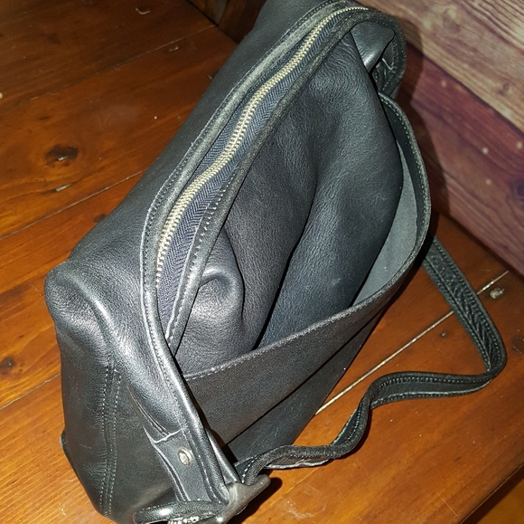 🔥 Vintage Coach leather shoulder bag PRICE IS FIRM - Picture 7 of 11